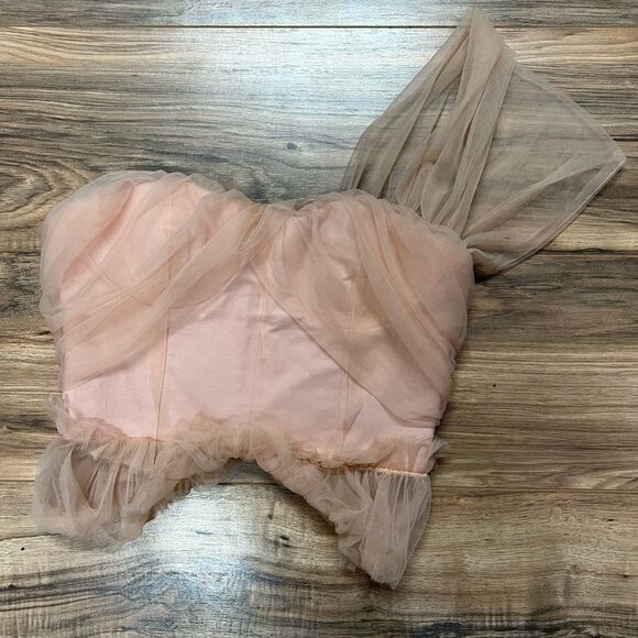 Revolve Marnie Top in Champagne Pink
NBD xs - Picture 10 of 11